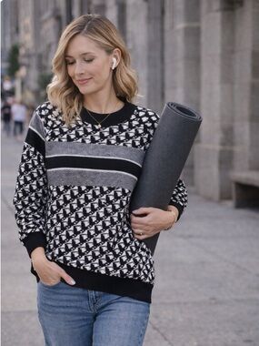 Designer Look Black and White Patterned Unisex Sweater